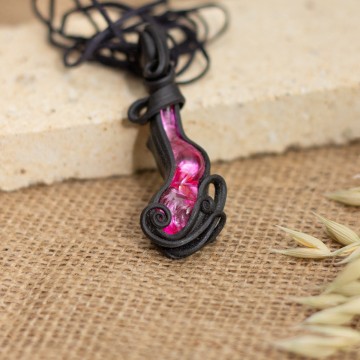 Přívěsek  velký s růžovým sklem – La Sofia