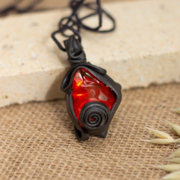 Přívěsek velký s červeným sklem – La Sofia