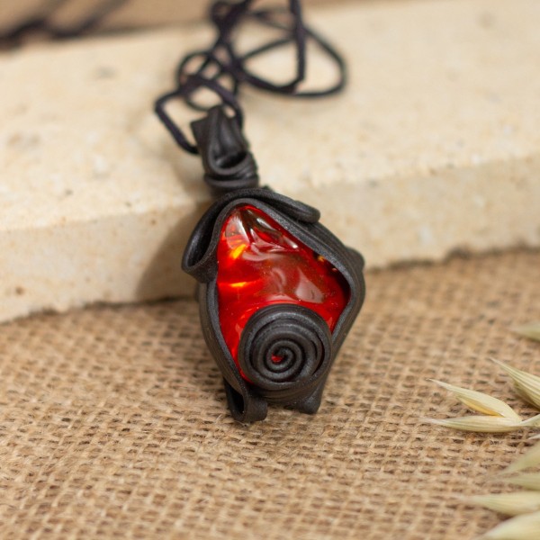 Přívěsek velký s červeným sklem – La Sofia