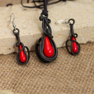 Sada šperků: Přívěšek a náušnice s červenými kapkami – La Sofia